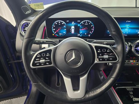 Used 2021 Mercedes-Benz GLB 250 4MATIC w/ Premium Package image 14