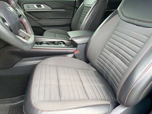 Used 2025 Ford Explorer ST-Line w/ Premium Package RWD image 22