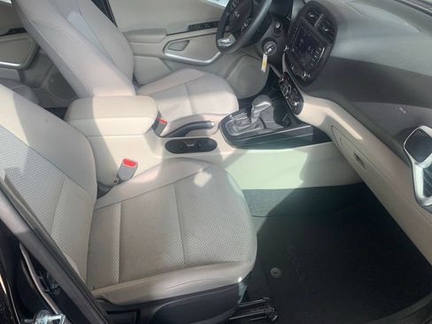 Used 2025 Kia Soul LX w/ LX Technology Package FWD image 20