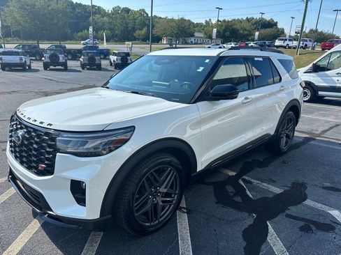 Used 2025 Ford Explorer ST AWD/4WD image 3