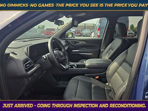 Used 2025 Chevrolet Traverse LT FWD image 16