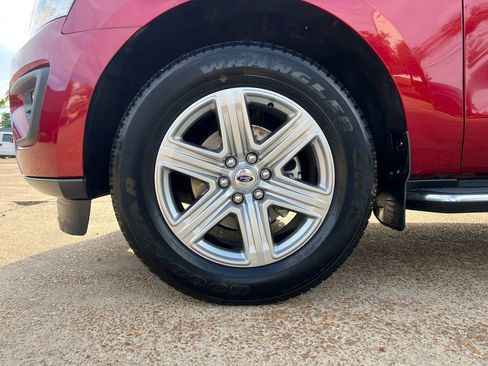 Used 2019 Ford Expedition XLT w/ Equipment Group 202A RWD image 25