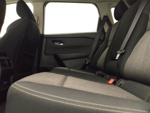 Used 2024 Nissan Rogue SV AWD/4WD image 18