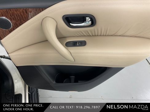 Used 2017 Nissan Armada Platinum w/ Interior Lighting Package image 40