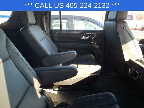 Used 2024 Chevrolet Suburban LT w/ LT Signature Package image 19