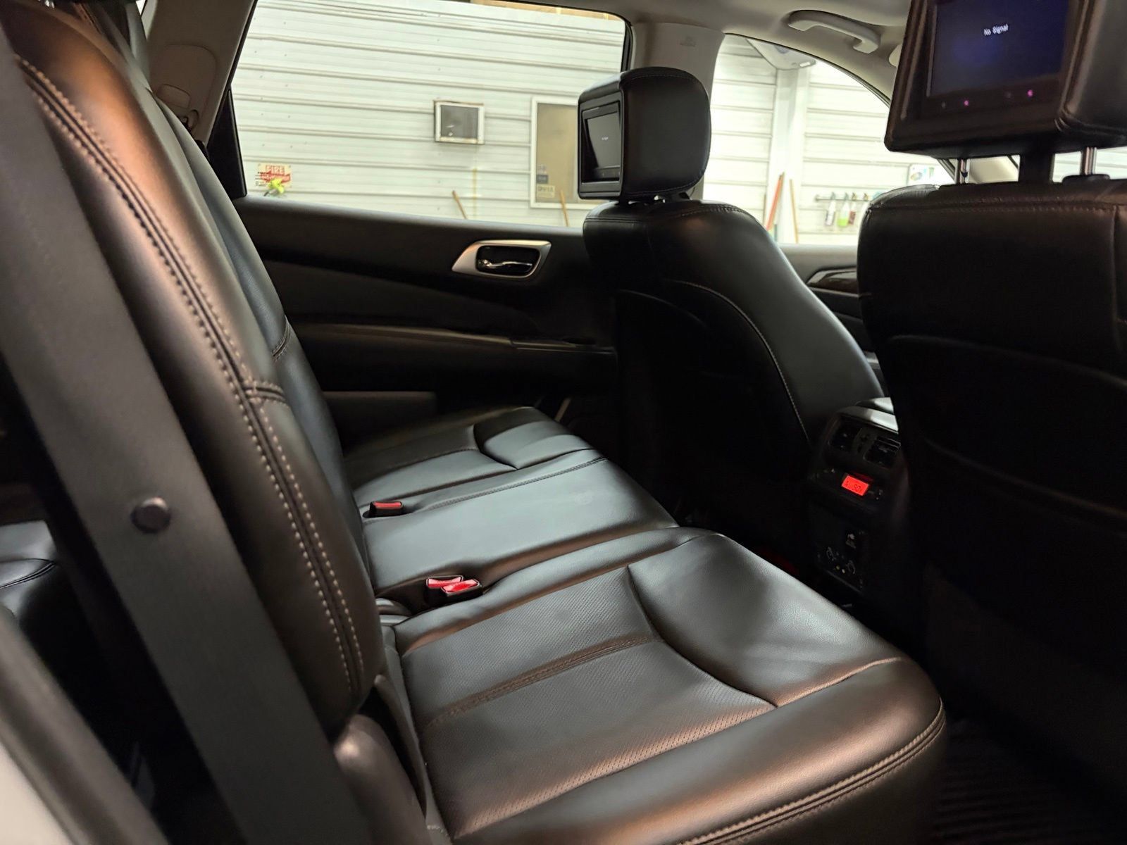 Used 2014 Nissan Pathfinder Platinum w/ Platinum Premium Package AWD/4WD image 33