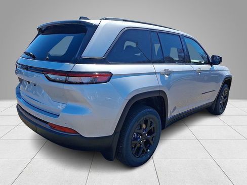 New 2026 Jeep Grand Cherokee Altitude AWD/4WD image 4