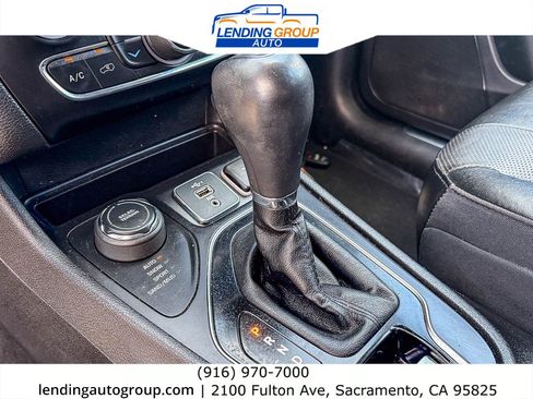 Used 2019 Jeep Cherokee Limited AWD/4WD image 18