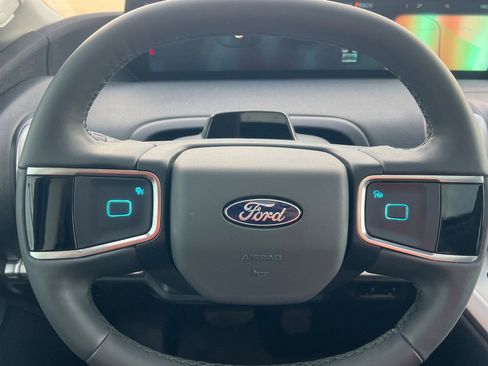 Used 2025 Ford Expedition Active AWD/4WD image 26