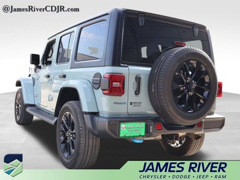 Used 2023 Jeep Wrangler Unlimited Sahara w/ Cold Weather Group AWD/4WD image 3