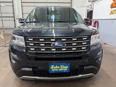 Used 2017 Ford Explorer XLT w/ XLT Technology Feature Bundle AWD/4WD image 2