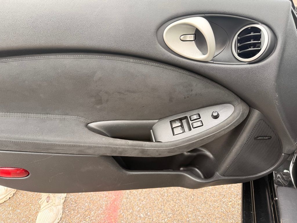 Used 2011 Nissan 370Z Touring RWD image 19