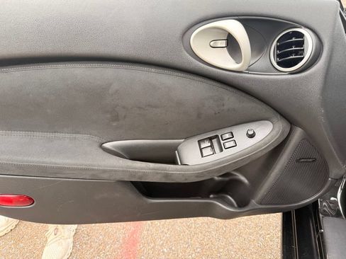 Used 2011 Nissan 370Z Touring RWD image 19