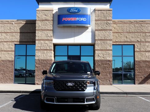 New 2026 Ford Maverick Lariat w/ 4K Tow Package image 3