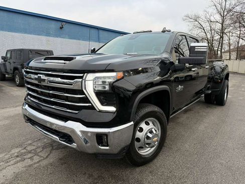 Used 2024 Chevrolet Silverado 3500 LTZ w/ LTZ Texas Edition image 3