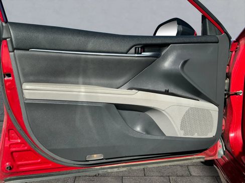 Used 2021 Toyota Camry XSE w/ Navigation Package image 10