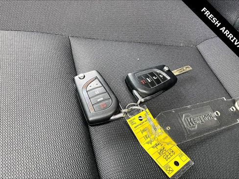 Used 2024 Toyota Corolla LE FWD image 32