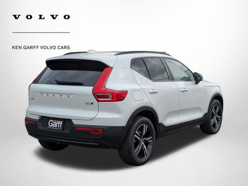 New 2026 Volvo XC40 B5 Core w/ Climate Package image 3