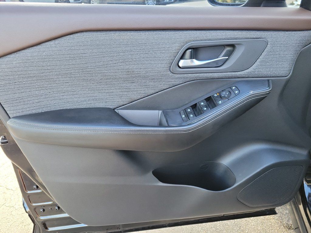 Used 2021 Nissan Rogue SV FWD image 20