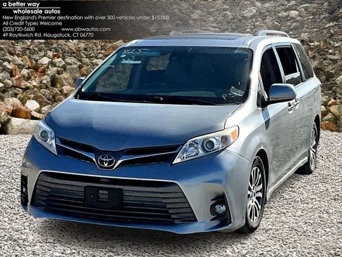 Used 2018 Toyota Sienna XLE w/ XLE Navigation Package image 1