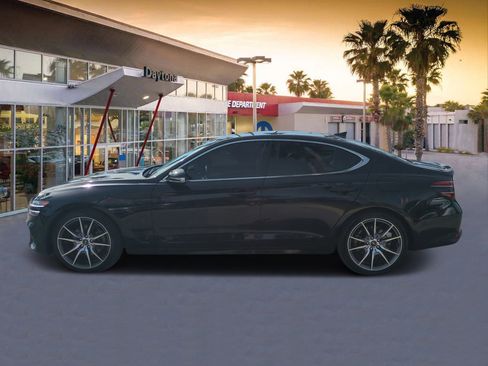 Used 2023 Genesis G70 2.0T image 6