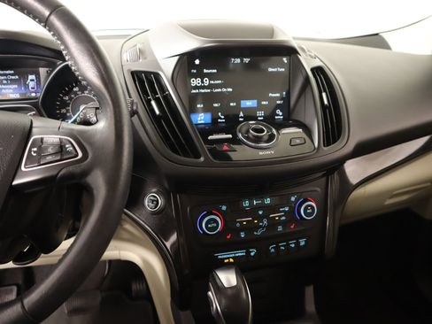 Used 2019 Ford Escape Titanium image 5