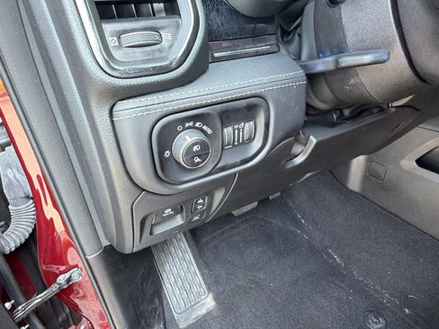 Used 2025 RAM 1500 Limited AWD/4WD image 26