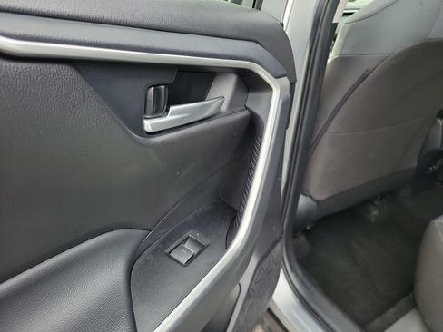 Used 2025 Toyota RAV4 XLE AWD/4WD image 13