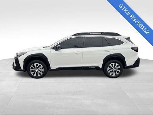Used 2024 Subaru Outback Premium image 4