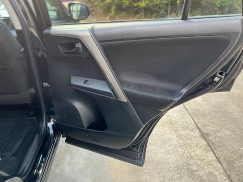 Used 2017 Toyota RAV4 LE FWD image 16