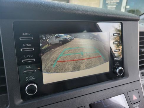 Used 2020 Toyota Sienna L FWD image 32