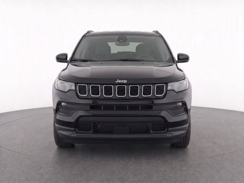 Used 2024 Jeep Compass Latitude AWD/4WD image 5