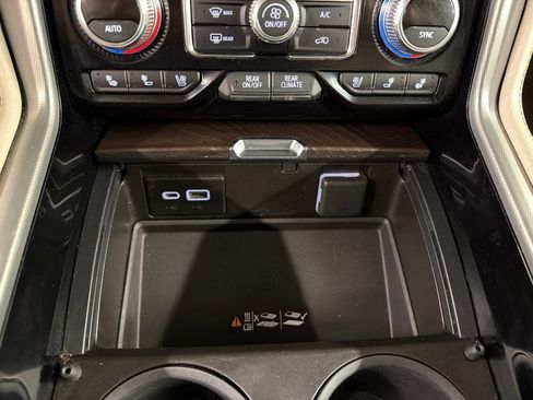 Used 2022 GMC Yukon XL Denali w/ Denali Premium Package AWD/4WD image 15