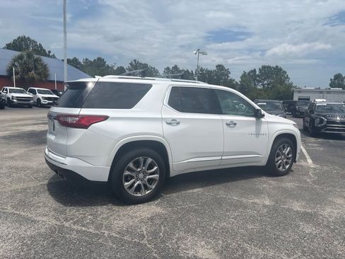Used 2019 Chevrolet Traverse Premier w/ Driver Confidence II Package FWD image 3