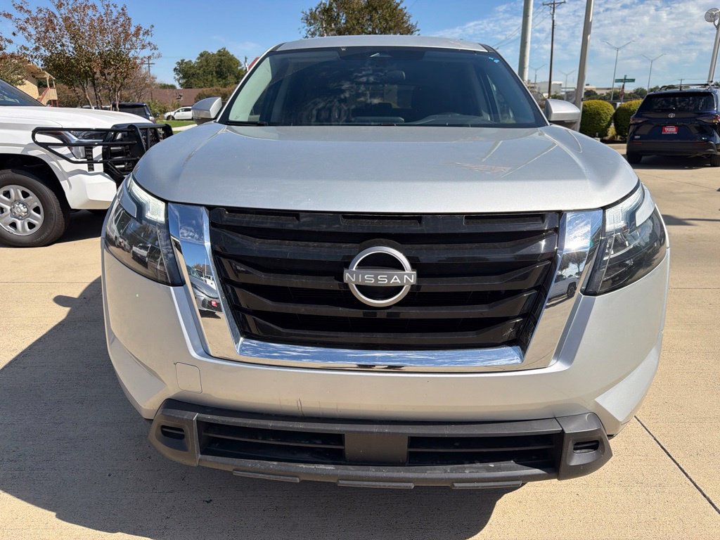 Used 2025 Nissan Pathfinder SV FWD image 11
