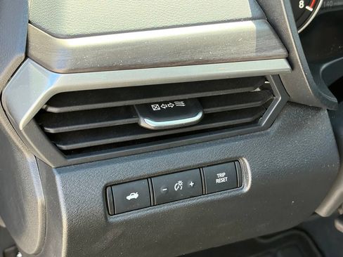Used 2025 Nissan Altima 2.5 SV FWD image 7