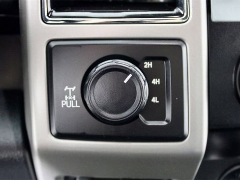 Used 2019 Ford F350 Lariat w/ Chrome Package image 27