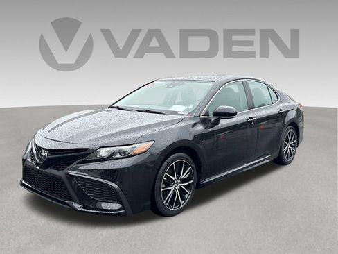 Used 2024 Toyota Camry SE FWD image 1