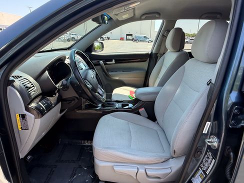 Used 2014 Kia Sorento LX AWD/4WD image 16
