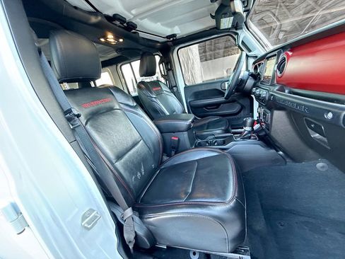 Used 2023 Jeep Wrangler Unlimited Rubicon w/ Cold Weather Group AWD/4WD image 32