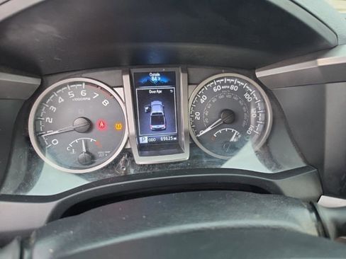 Used 2017 Toyota Tacoma SR5 w/ Tow Package RWD image 22