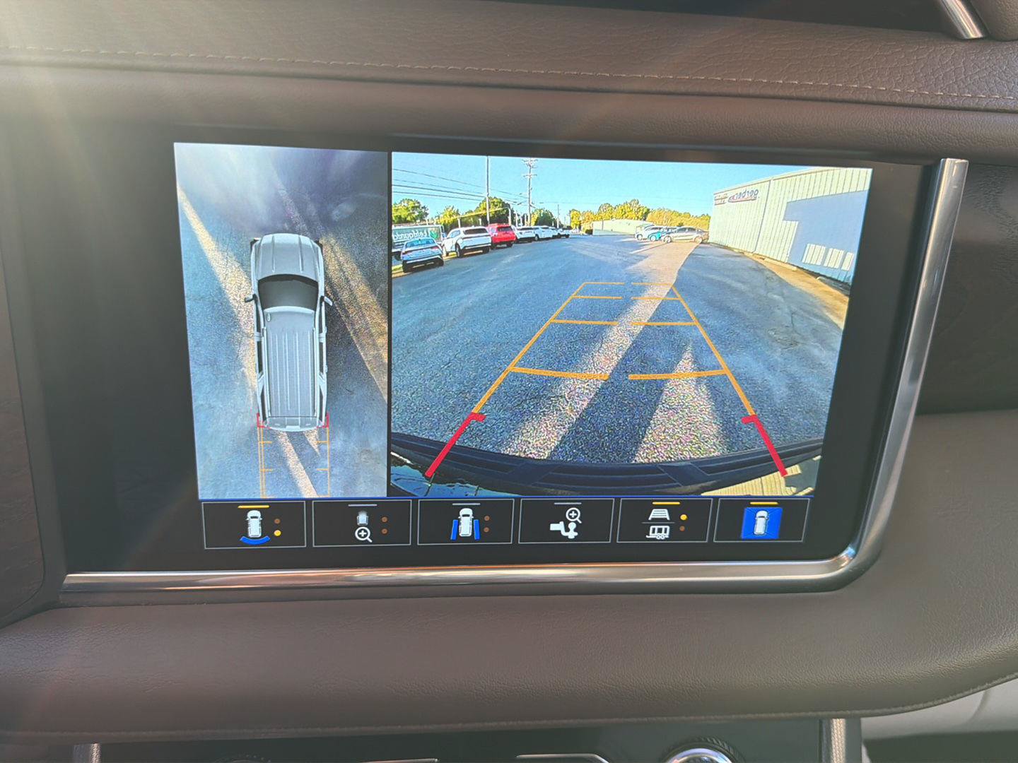 Used 2023 GMC Yukon Denali AWD/4WD image 15