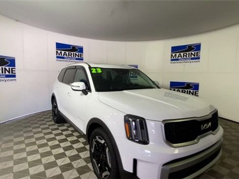 Used 2023 Kia Telluride EX w/ EX Captain's Chair Package image 4