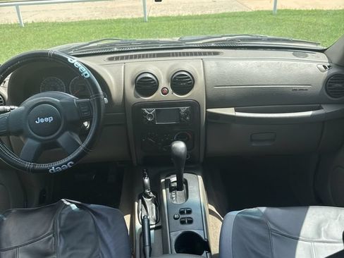 Used 2006 Jeep Liberty Sport AWD/4WD image 8