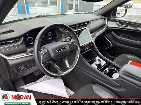 Used 2022 Jeep Grand Cherokee L Laredo image 12