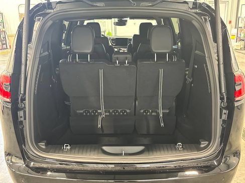 New 2027 Chrysler Pacifica Select AWD/4WD image 29