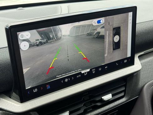 Used 2025 Ford Explorer Platinum w/ Ultimate Package image 31