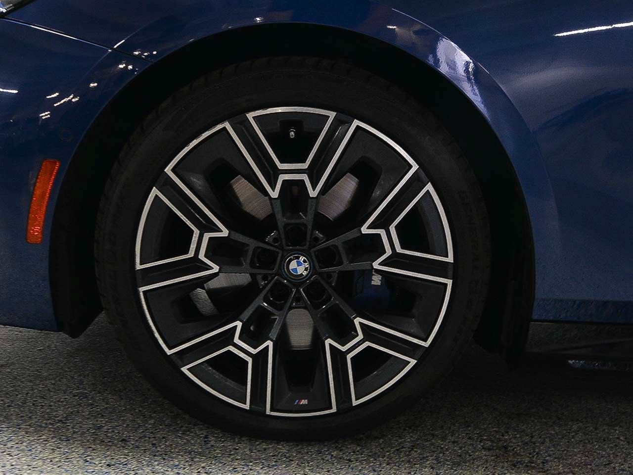 Used 2024 BMW i5 eDrive40i w/ M Sport Package RWD image 5