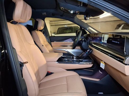 Used 2026 Cadillac Escalade IQL Sport 2 w/ LPO, Premium Carpet Package AWD/4WD image 5