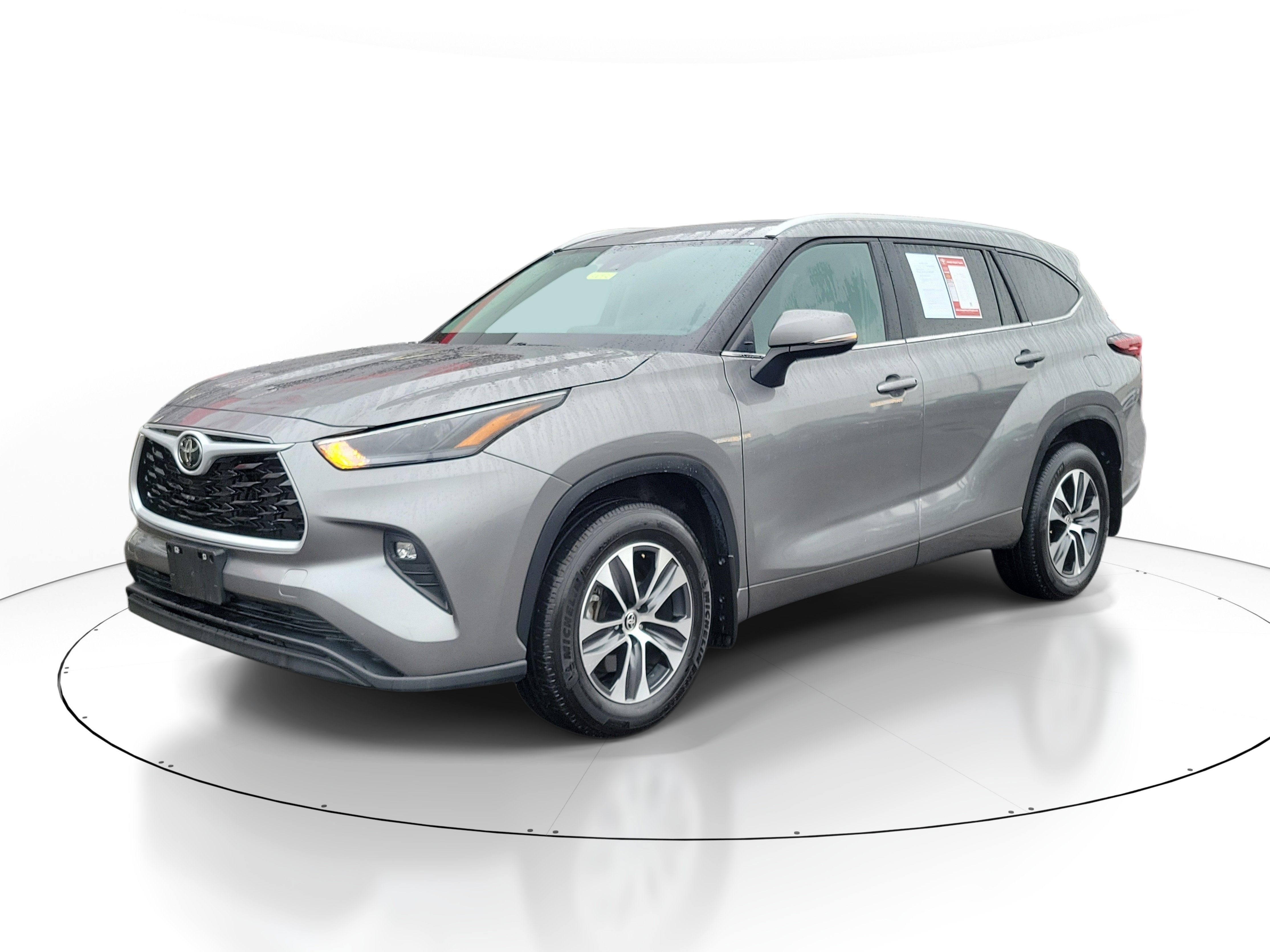 Used 2026 Toyota Highlander XLE AWD/4WD image 2